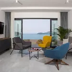 Brand New Contemporary With Infinity Pool 자톤