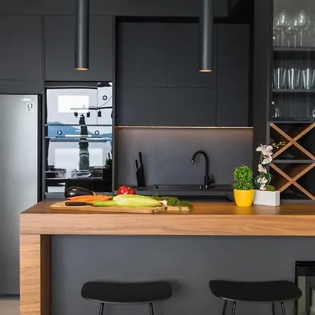 别墅 Brand New Contemporary With Infinity Pool *