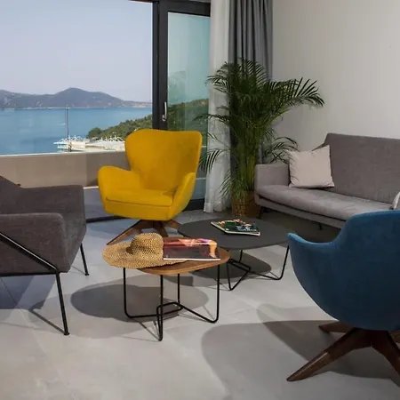 Brand New Contemporary With Infinity Pool 别墅 扎通