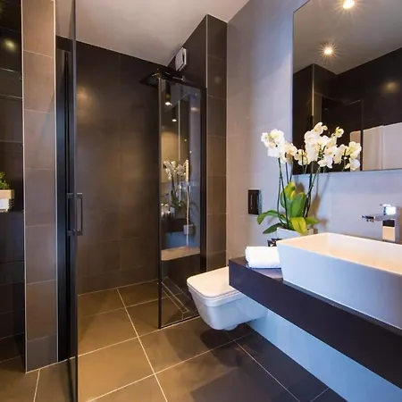 Brand New Contemporary With Infinity Pool Vila