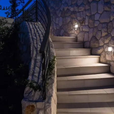 Brand New Contemporary With Infinity Pool