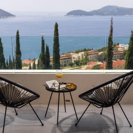 Vila Brand New Contemporary With Infinity Pool *