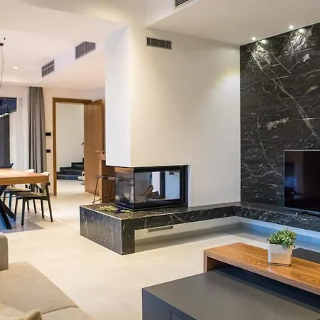 Brand New Contemporary With Infinity Pool