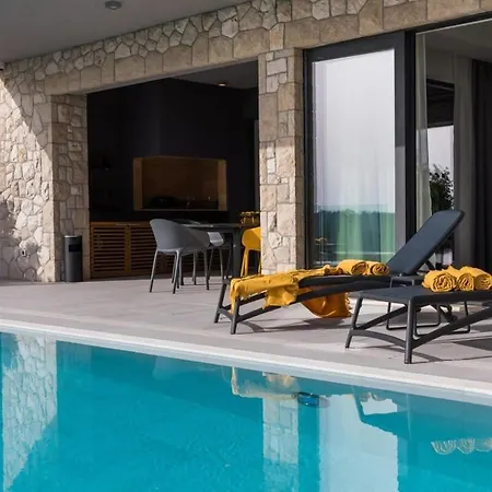 Brand New Contemporary With Infinity Pool Villa