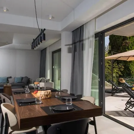 Brand New Contemporary With Infinity Pool *