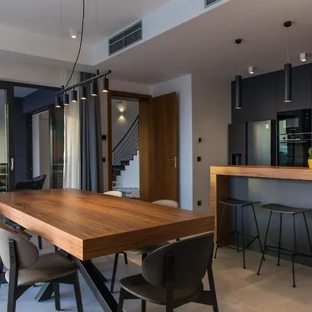 Brand New Contemporary With Infinity Pool